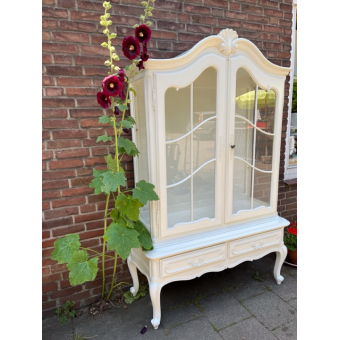 Servieskast vitrinekast