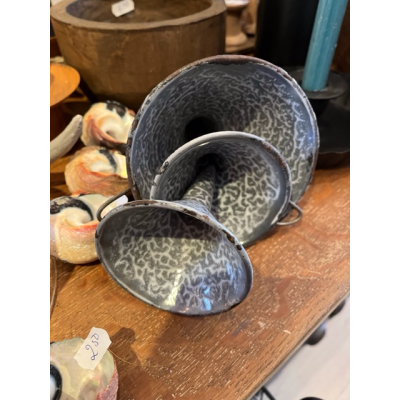 Oud emaille trechtertje 