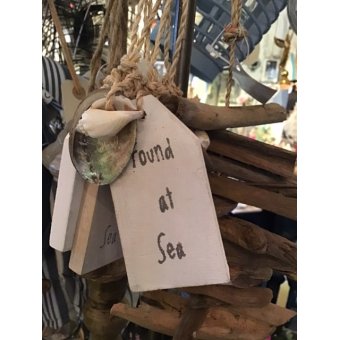 Hangertje: found at sea 